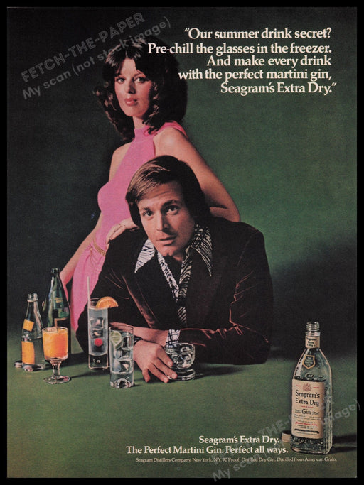 Seagram's Extra Dry Gin 1970s Print Advertisement Ad 1972 Couple Fetch the Paper!