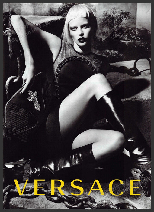 Versace Fashion 2010s Print Advertisement 2012 Crossed Over Legs Grayscale Fetch-the-Paper