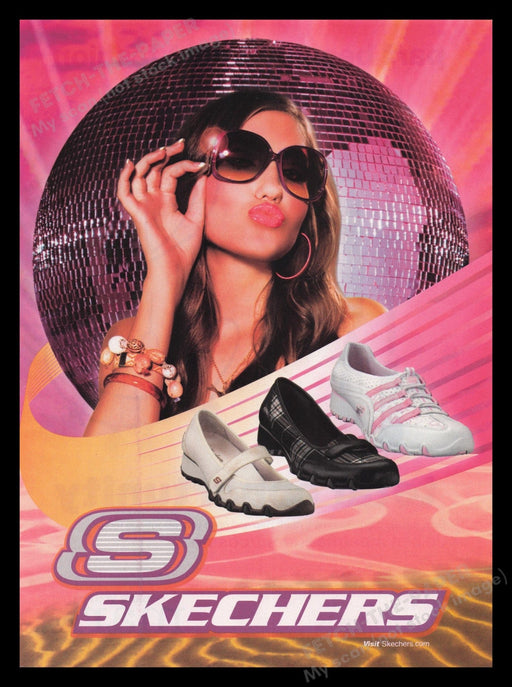 Skechers 2000s Print Advertisement Ad 2009 Shoes Teen Smooching Fetch the Paper!